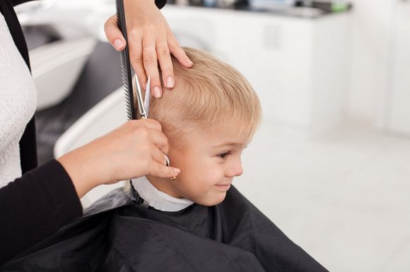Salon de coiffure pour coupe d’été garçon Chamalières
